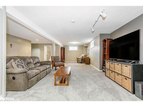 1 Bloxham Place, Barrie, ON - Indoor Photo Showing Living Room