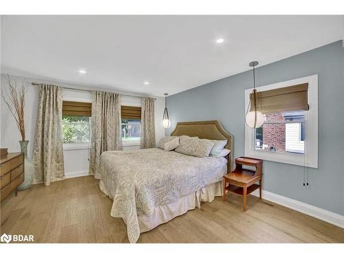31 Lower Horning Road, Hamilton, ON - Indoor Photo Showing Bedroom