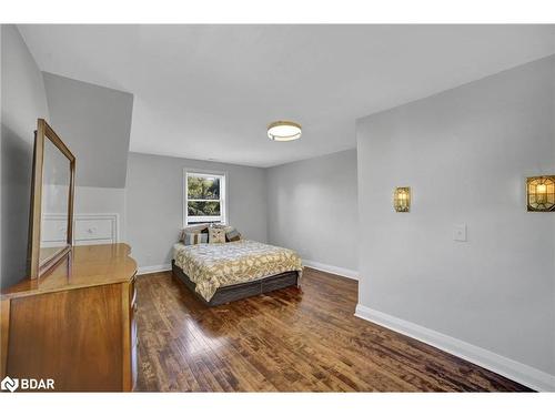 31 Lower Horning Road, Hamilton, ON - Indoor Photo Showing Bedroom