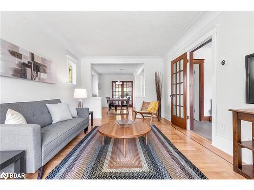263 Houghton Avenue S, Hamilton, ON - Indoor Photo Showing Living Room