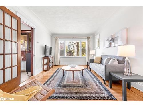263 Houghton Avenue S, Hamilton, ON - Indoor Photo Showing Living Room