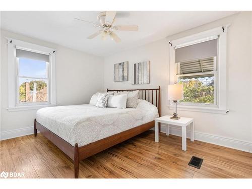 263 Houghton Avenue S, Hamilton, ON - Indoor Photo Showing Bedroom