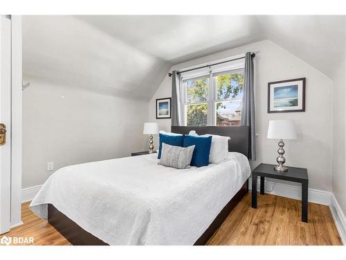 263 Houghton Avenue S, Hamilton, ON - Indoor Photo Showing Bedroom