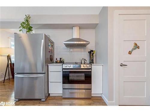 233 Westminster Drive S, Cambridge, ON - Indoor Photo Showing Kitchen