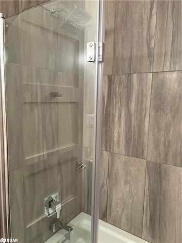 233 Westminster Drive S, Cambridge, ON - Indoor Photo Showing Bathroom