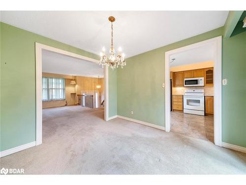 99 Marshall Street, Barrie, ON - Indoor Photo Showing Kitchen