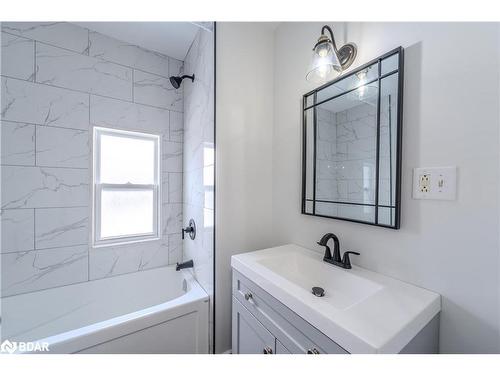 2-157 William Street, Brantford, ON - Indoor Photo Showing Bathroom