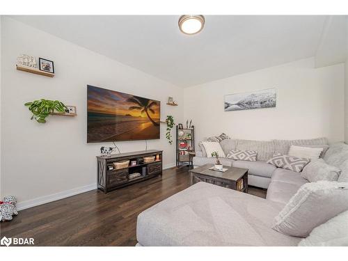 128 Whithorn Crescent, Haldimand, ON - Indoor Photo Showing Living Room