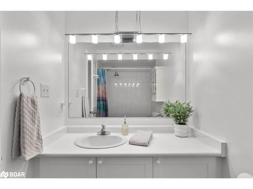 75 Bird Street, Barrie, ON - Indoor Photo Showing Bathroom