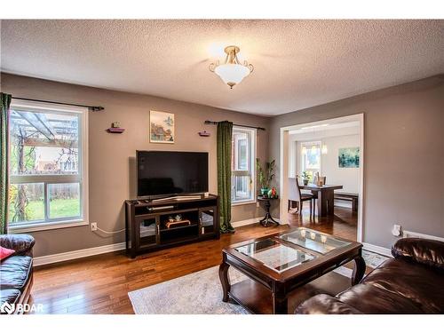 63 Gore Drive, Barrie, ON - Indoor Photo Showing Living Room