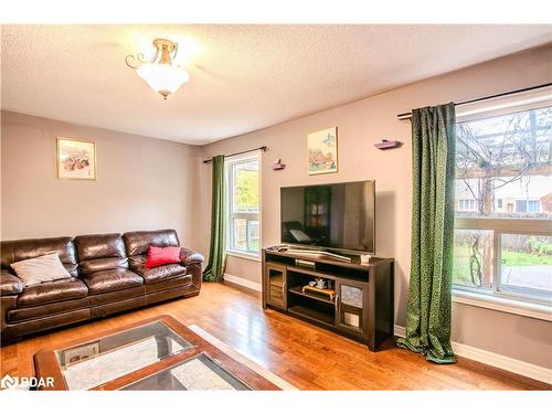 63 Gore Drive, Barrie, ON - Indoor Photo Showing Living Room
