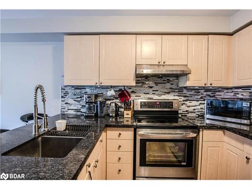 63 Gore Drive, Barrie, ON - Indoor Photo Showing Kitchen
