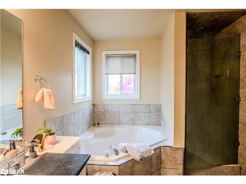 63 Gore Drive, Barrie, ON - Indoor Photo Showing Bathroom