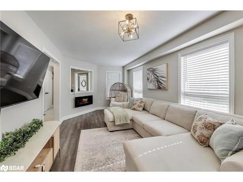 155 Cunningham Drive, Barrie, ON - Indoor Photo Showing Living Room