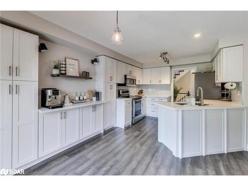 155 Cunningham Drive, Barrie, ON - Indoor Photo Showing Kitchen