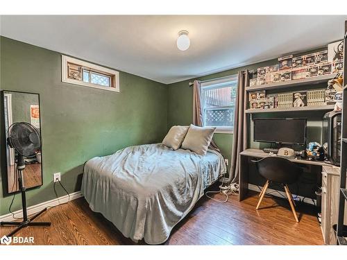 69 Fox Run, Barrie, ON - Indoor Photo Showing Bedroom