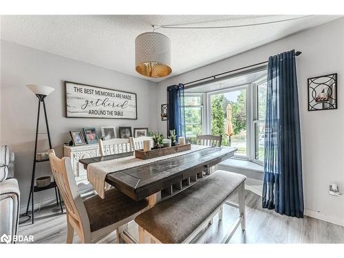 69 Fox Run, Barrie, ON - Indoor Photo Showing Dining Room