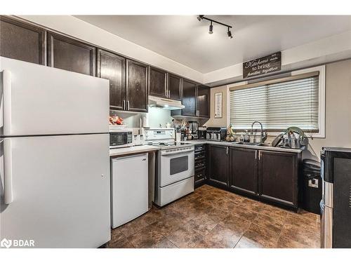 69 Fox Run, Barrie, ON - Indoor Photo Showing Kitchen With Double Sink
