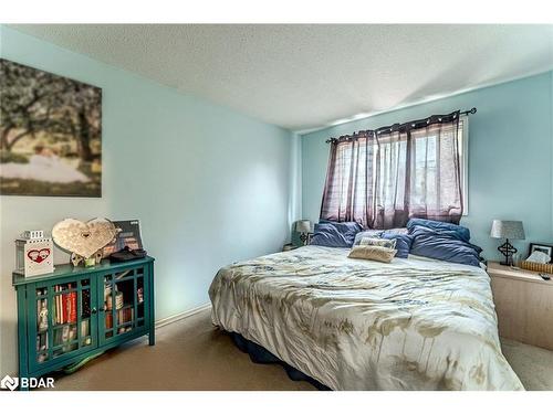 69 Fox Run, Barrie, ON - Indoor Photo Showing Bedroom