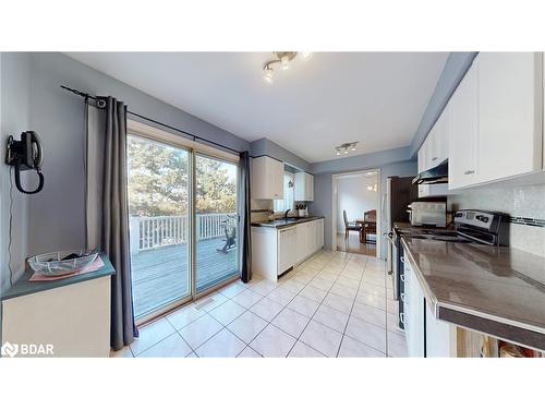 4 Trillium Crescent, Barrie, ON - Indoor Photo Showing Kitchen