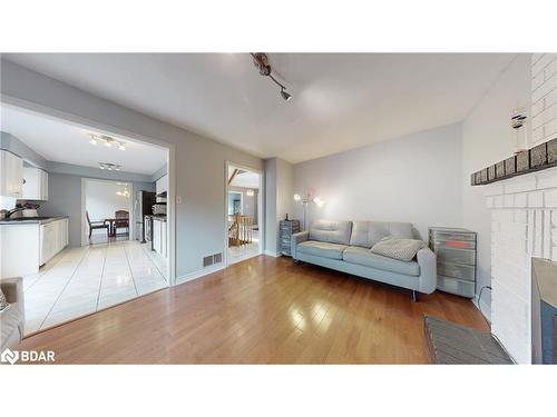 4 Trillium Crescent, Barrie, ON - Indoor Photo Showing Living Room