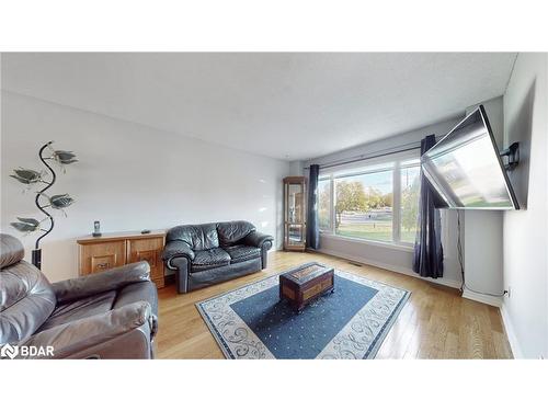 4 Trillium Crescent, Barrie, ON - Indoor Photo Showing Living Room