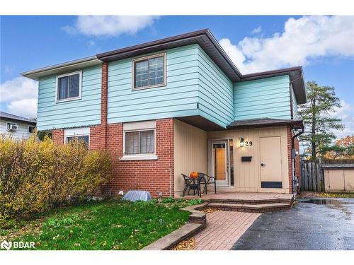 29 Chaucer Crescent  Barrie, ON L4N 4T8