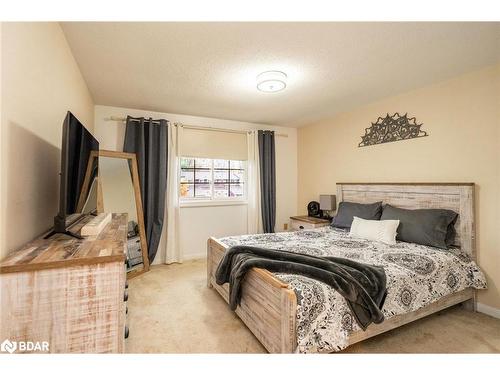 29 Chaucer Crescent, Barrie, ON - Indoor Photo Showing Bedroom