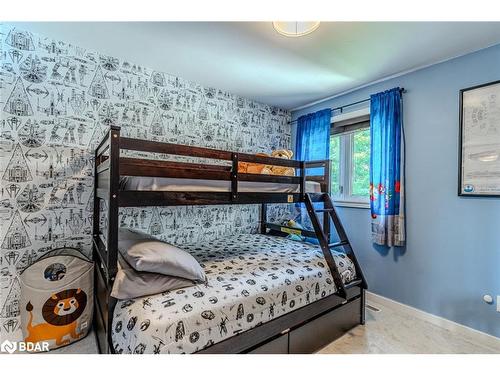 20 Pae Drive, Barrie, ON - Indoor Photo Showing Bedroom