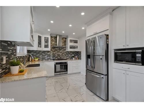 116 Boston Crescent, Hamilton, ON - Indoor Photo Showing Kitchen With Double Sink With Upgraded Kitchen