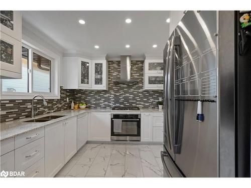 116 Boston Crescent, Hamilton, ON - Indoor Photo Showing Kitchen With Double Sink With Upgraded Kitchen