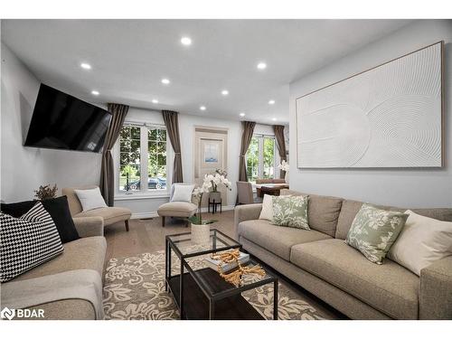 116 Boston Crescent, Hamilton, ON - Indoor Photo Showing Living Room