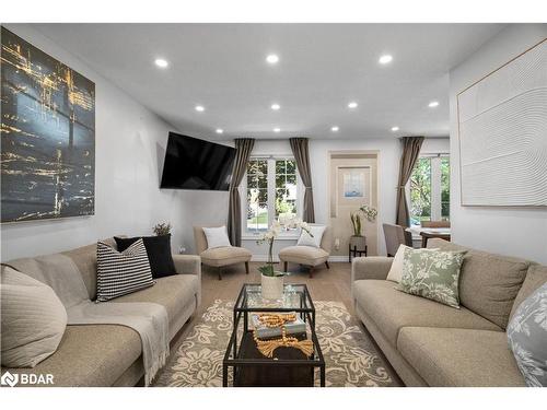 116 Boston Crescent, Hamilton, ON - Indoor Photo Showing Living Room