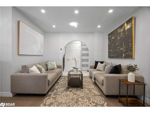 116 Boston Crescent, Hamilton, ON - Indoor Photo Showing Living Room