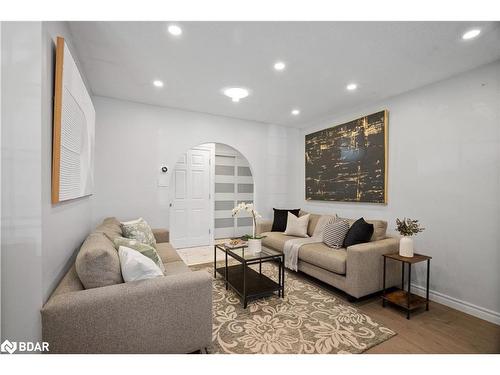116 Boston Crescent, Hamilton, ON - Indoor Photo Showing Living Room
