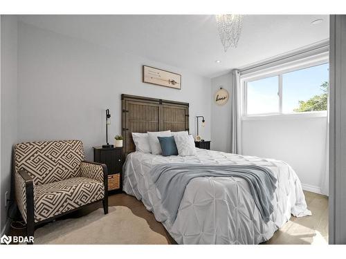 116 Boston Crescent, Hamilton, ON - Indoor Photo Showing Bedroom