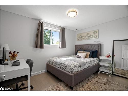 116 Boston Crescent, Hamilton, ON - Indoor Photo Showing Bedroom