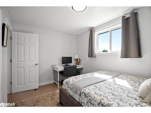 116 Boston Crescent, Hamilton, ON - Indoor Photo Showing Bedroom