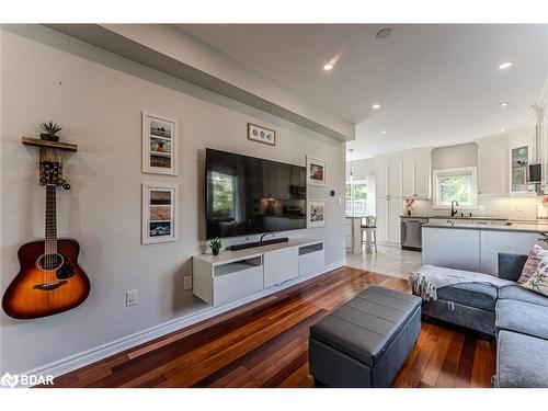 6 Laurelwood Lane, Barrie, ON - Indoor Photo Showing Living Room