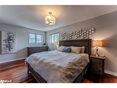 6 Laurelwood Lane, Barrie, ON - Indoor Photo Showing Bedroom