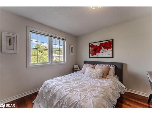 6 Laurelwood Lane, Barrie, ON - Indoor Photo Showing Bedroom