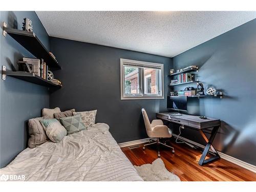 6 Laurelwood Lane, Barrie, ON - Indoor Photo Showing Bedroom