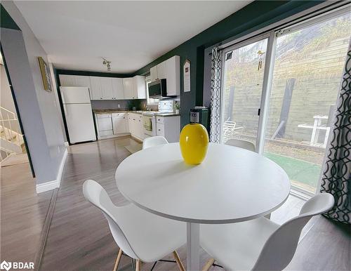 10-648 Doon Village Road, Kitchener, ON - Indoor Photo Showing Dining Room