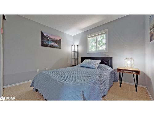 10-648 Doon Village Road, Kitchener, ON - Indoor Photo Showing Bedroom