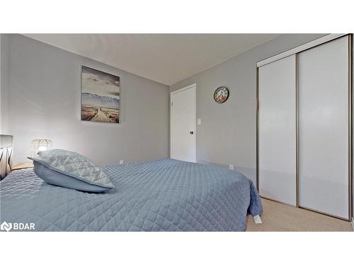 10-648 Doon Village Road, Kitchener, ON - Indoor Photo Showing Bedroom