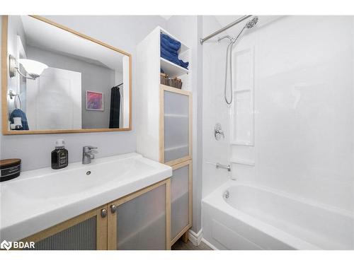 1182 5 Line S, Oro-Medonte, ON - Indoor Photo Showing Bathroom