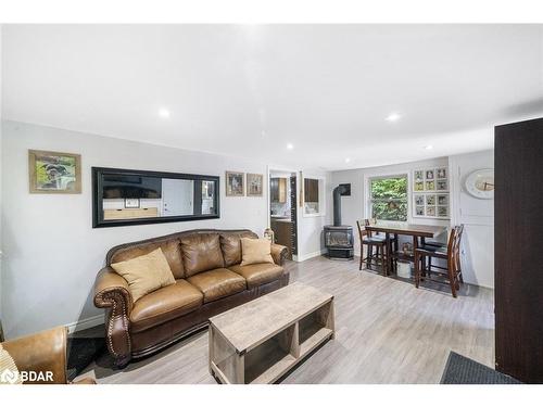 1182 5 Line S, Oro-Medonte, ON - Indoor Photo Showing Living Room