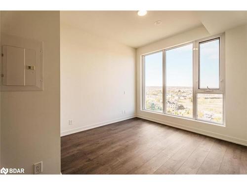 39 Mary Street, Barrie, ON - Indoor Photo Showing Other Room