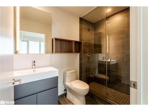 39 Mary Street, Barrie, ON - Indoor Photo Showing Bathroom