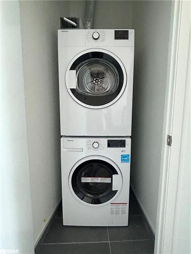 39 Mary Street, Barrie, ON - Indoor Photo Showing Laundry Room
